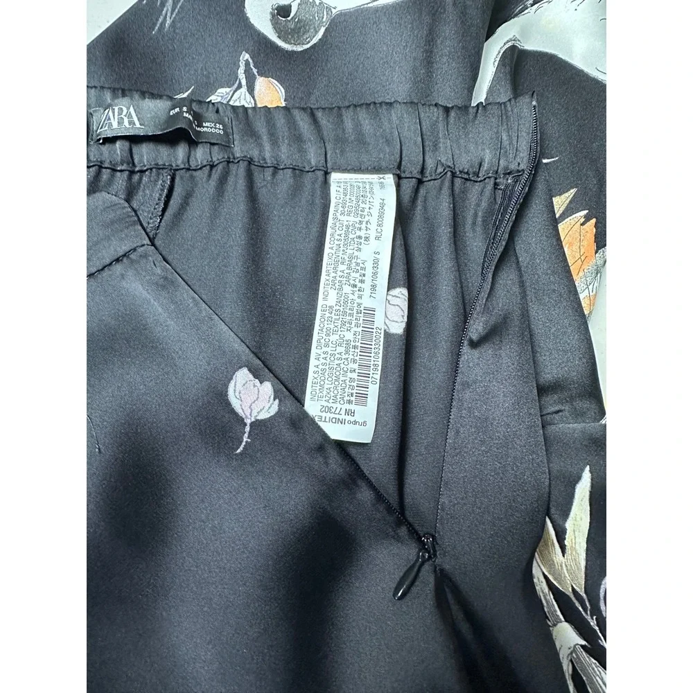 Zara Floral Crane Print Wide Leg Pants Womens Small Black Satin Cropped Pleated - Picture 8 of 14